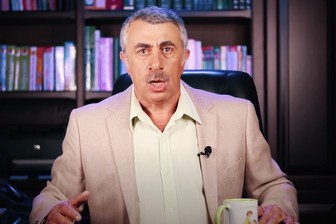 Доктор Комаровский высмеял слова подписчицы о вакцинации через бананы
