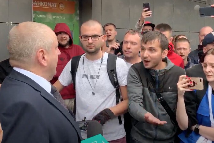 Руководство БелАЗа провело встречу с рабочими в связи с ситуацией в Белоруссии