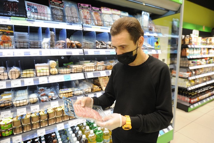 Развеян миф о заражении коронавирусом через продукты