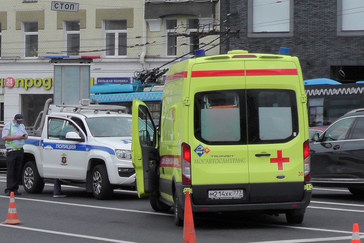 Два человека погибли при столкновении иномарок на трассе М8 в Подмосковье