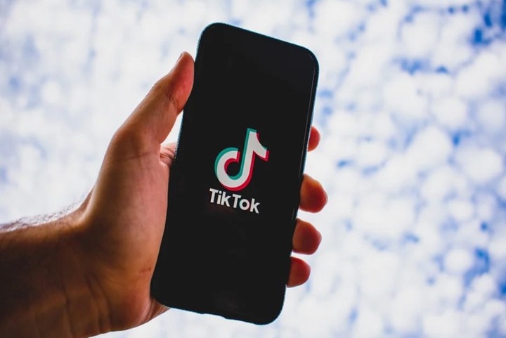 Школьница повторила опасный челлендж в TikTok и умерла