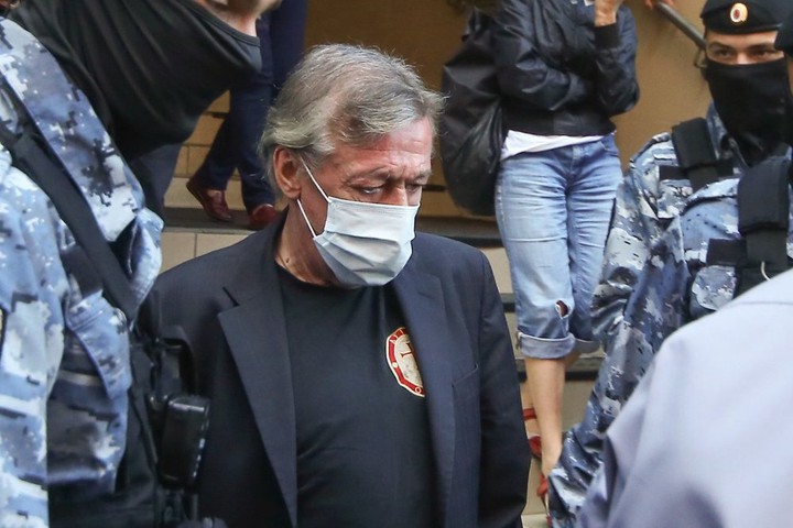 Однажды выпил русский человек...