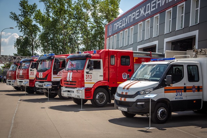 Более 60 спасателей работают на месте инцидента в Коммунарке