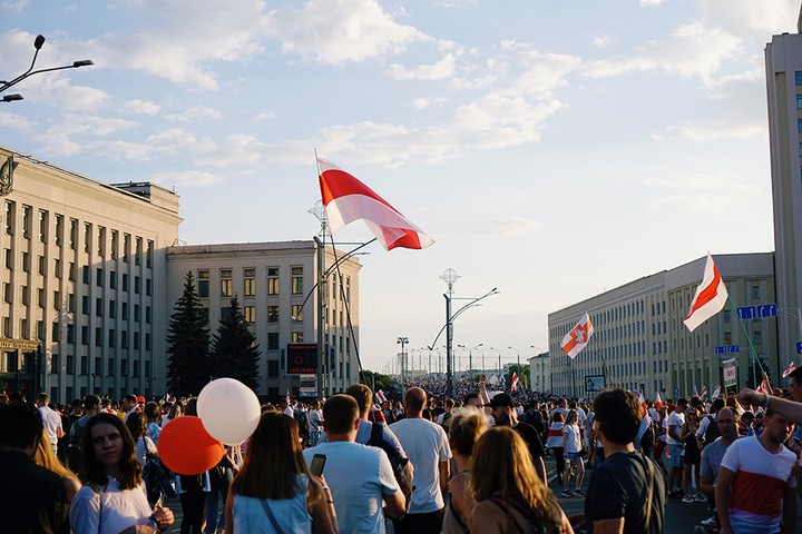 Более 330 человек задержали на акциях протеста в Белоруссии