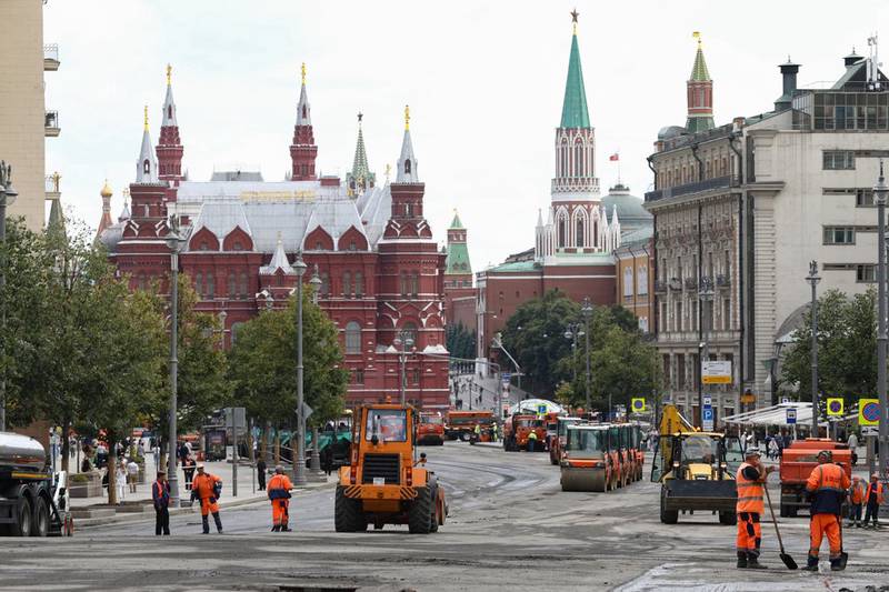 Более двух тысяч человек задействуют для замены асфальта на участке Тверской улицы