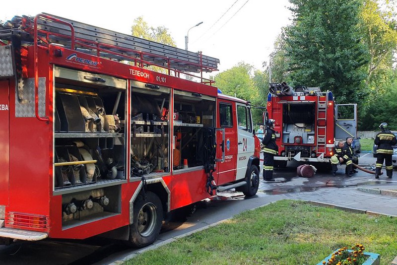 Один человек пострадал при пожаре на заводе сантехники в Коврове