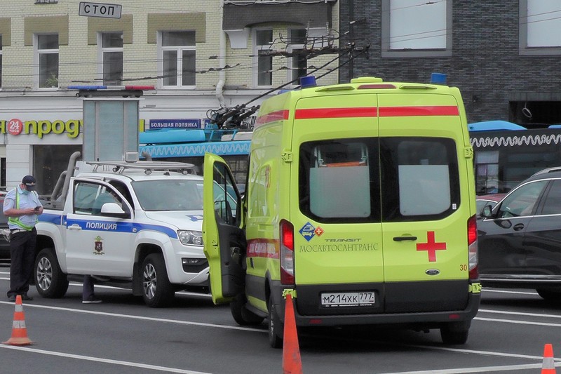 Два человека погибли при столкновении иномарок на трассе М-8 в Подмосковье