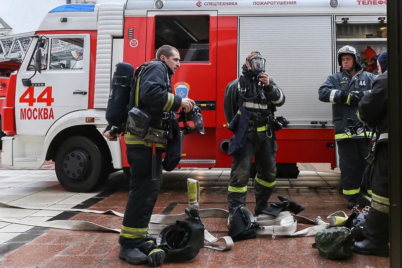 Около 230 человек эвакуировали из детской больницы в Москве из-за пожара