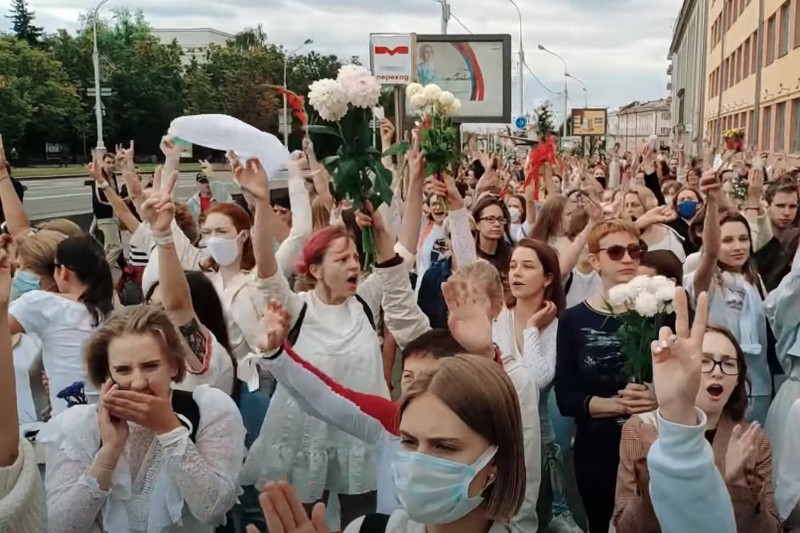 «Они опомнятся»: Лукашенко — о женских протестах в Белоруссии
