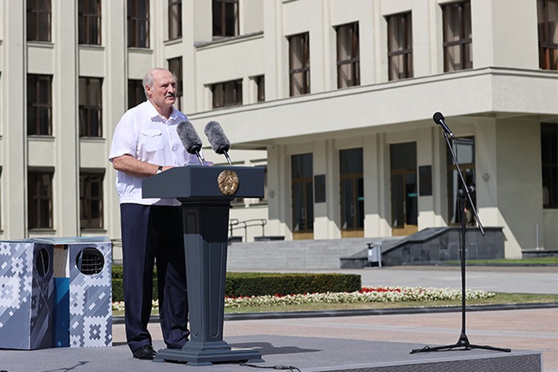 Лукашенко задумался о введении карантина для приезжающих в Белоруссию