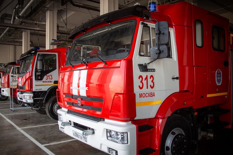Пожар ликвидировали на территории бывшего завода на юго-востоке Москвы