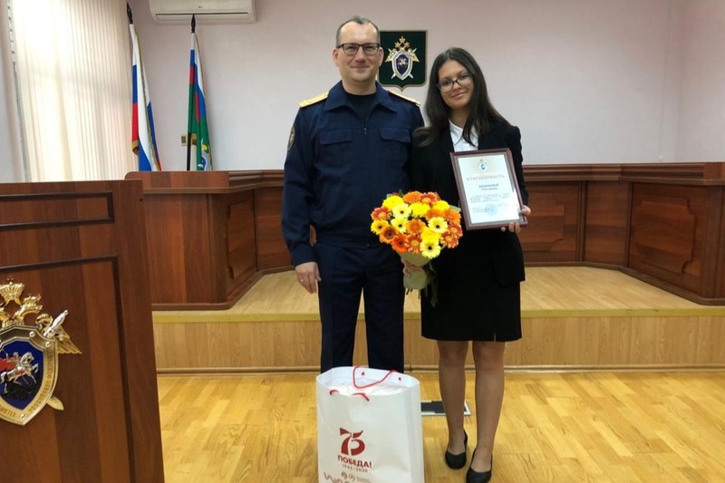 СК наградил девочку, которая спасла маленьких детей от пожара в Москве