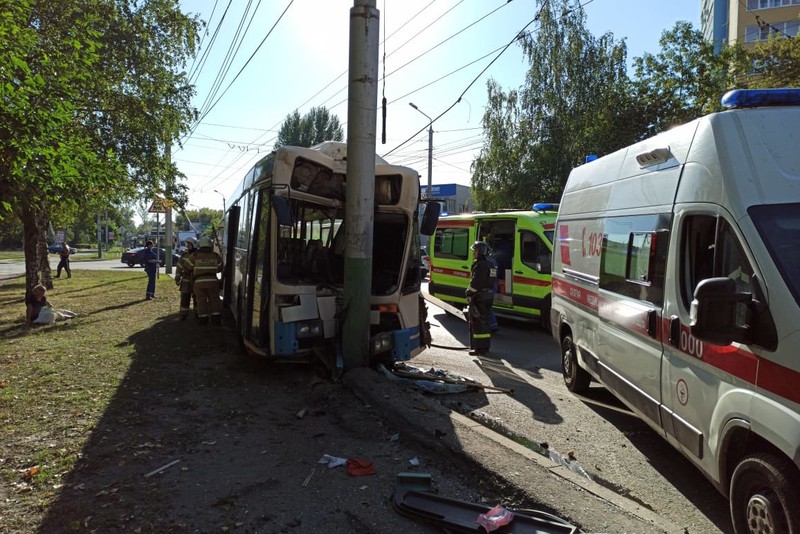 Десять человек пострадали в ДТП с автобусом в Пензе