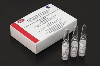 Ученые рассказали о плюсах и минусах трех уколов вакцины «ЭпиВакКорона»