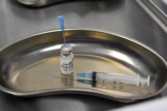 Более 700 добровольцев прошли вакцинацию от коронавируса в Москве