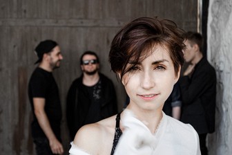 Солистка группы «Мураками»: Всегда даю денежку музыкантам в метро