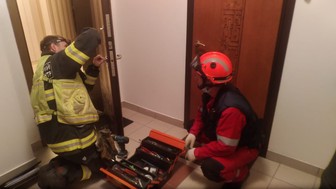 Спасатели освободили мужчину, запертого в квартире в Северном Бутове