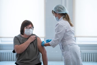 Власти Москвы планируют наращивать объемы COVID-вакцинации