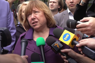 Светлана Алексиевич уехала из Белоруссии в Германию