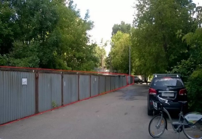 Старые гаражные боксы убрали с улицы Декабристов по программе «Мой район»