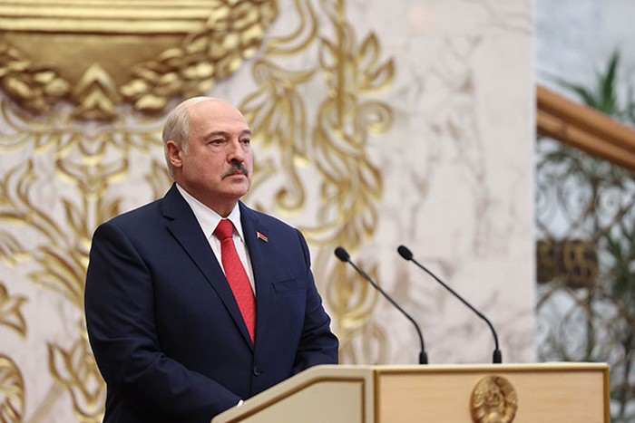Лукашенко заявил о готовности вести диалог с оппозицией по новой конституции