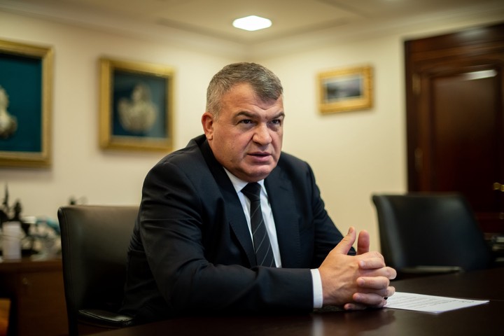 Сердюков заявил, что долги ОАК превысили полтриллиона рублей
