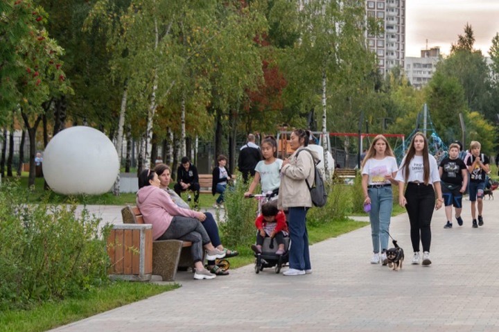 Стрелявший в бибирево. Парк света Алтуфьево. Парк света в Бибирево. Благоустройство Ясенево.