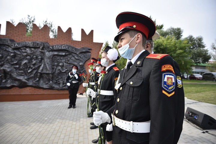 Подвигу подольских курсантов посвятили мемориал