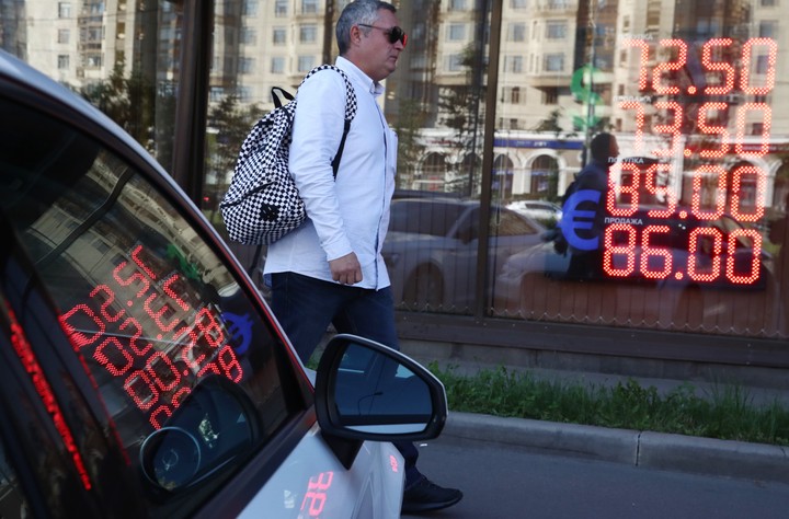 «Все валюты станут плохими»: как россиянам сохранить свои деньги