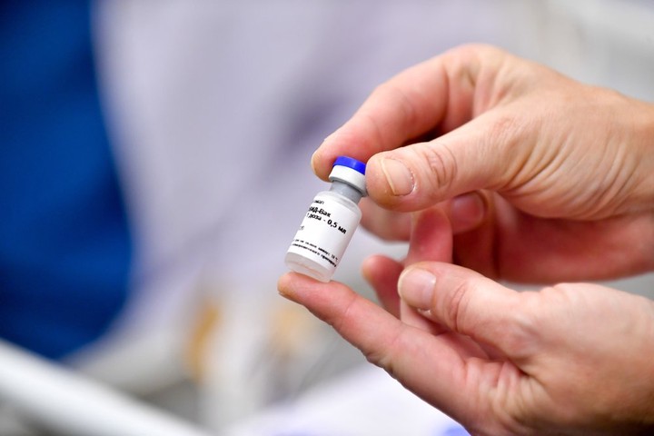 Врач рассказала о возможных реакциях организма после вакцинации от COVID-19