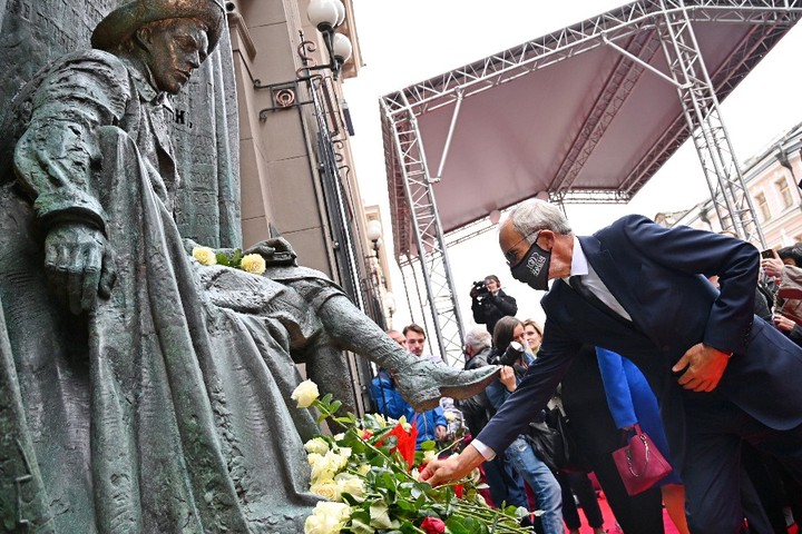 Театр Вахтангова открыл сотый сезон и обрел ангела-хранителя