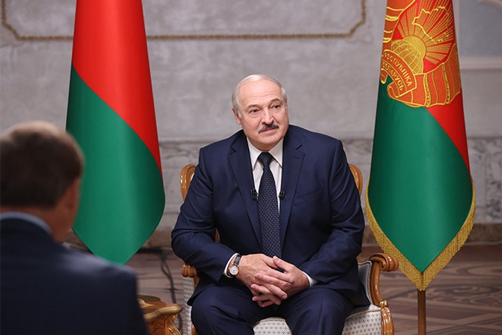 Песков заявил, что Москва не будет давать советов Лукашенко