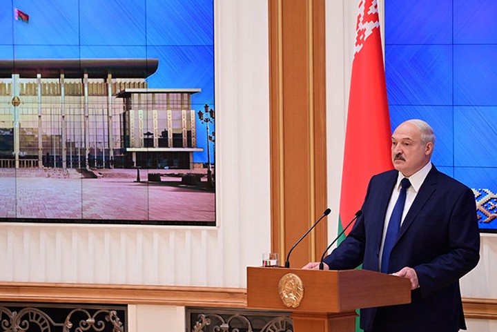 «Плохой сигнал»: белорусский политолог объяснил, зачем Лукашенко прибег к тайной инаугурации