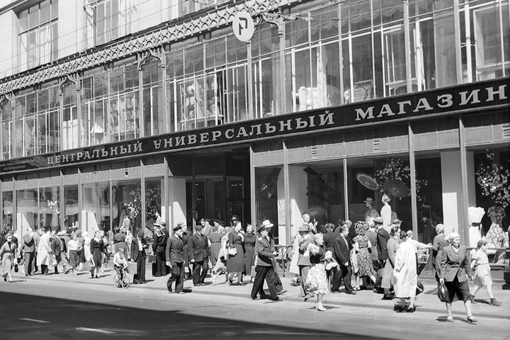 Москвичам рассказали историю строительства ЦУМа