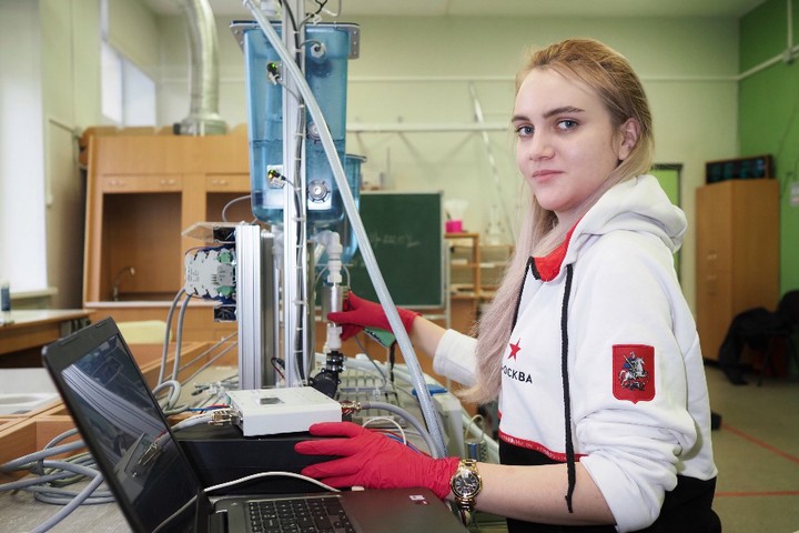 Выпускница столичного колледжа после года тренировок завоевала золотую медаль