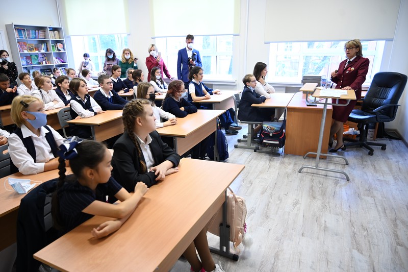 У переболевших коронавирусом московских школьников будут требовать справку перед учебой