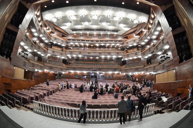 Власти Москвы потребовали оповещать зрителей театров о ношении масок