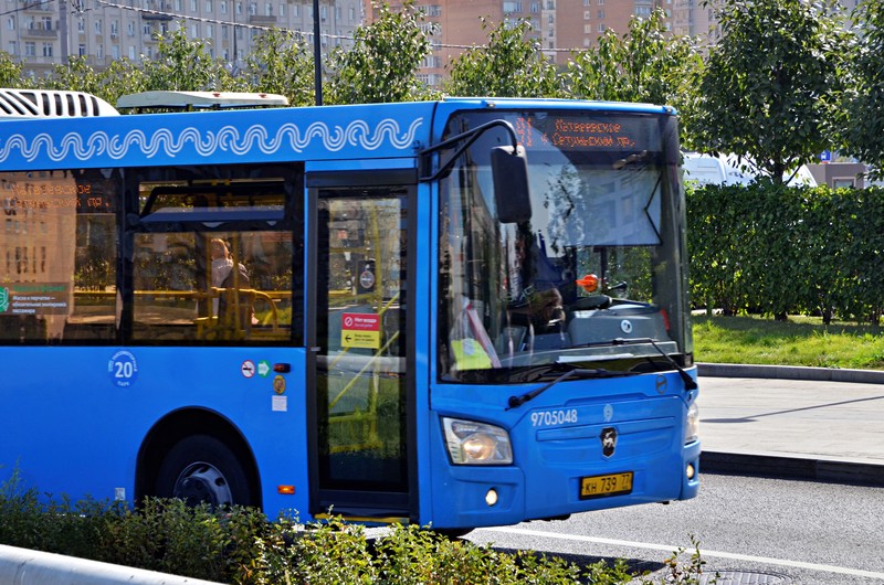 Бесплатные автобусы запустили на время закрытия участка синей ветки метро