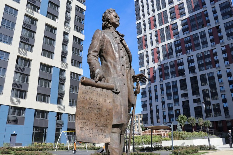 «Бронза у Зураба не кончается»: москвичи оценили новый памятник Петру I