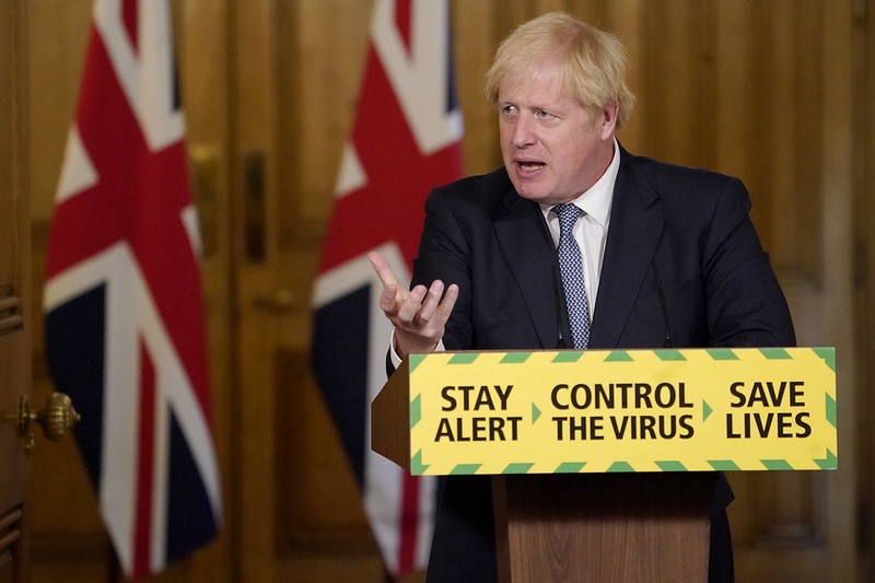 Новые ограничения введут из-за коронавируса в Великобритании