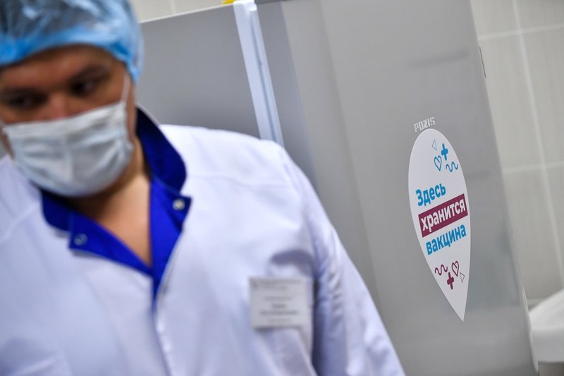 «Выбирать не приходится»: сколько привитых от коронавируса россиян остановят пандемию