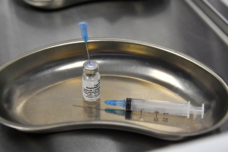 Иммунолог объяснил возобновление испытаний британской вакцины от коронавируса