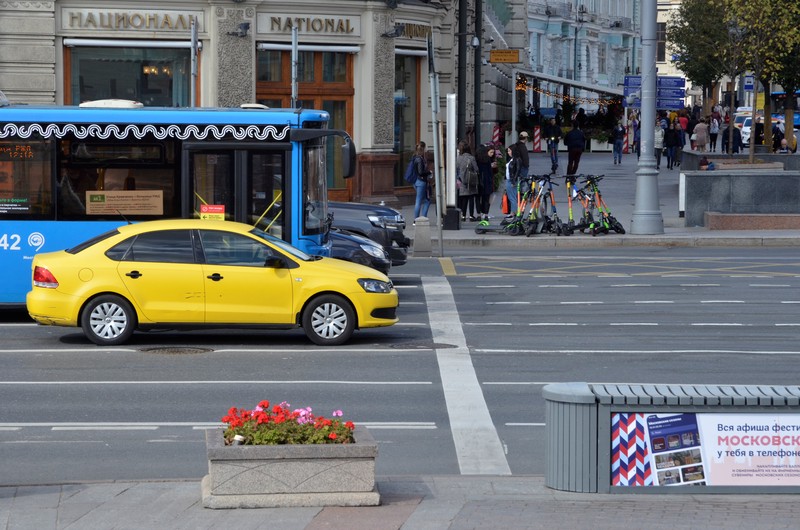 Более 54 тысяч нарушений выявили в Москве после проверок такси и автобусов