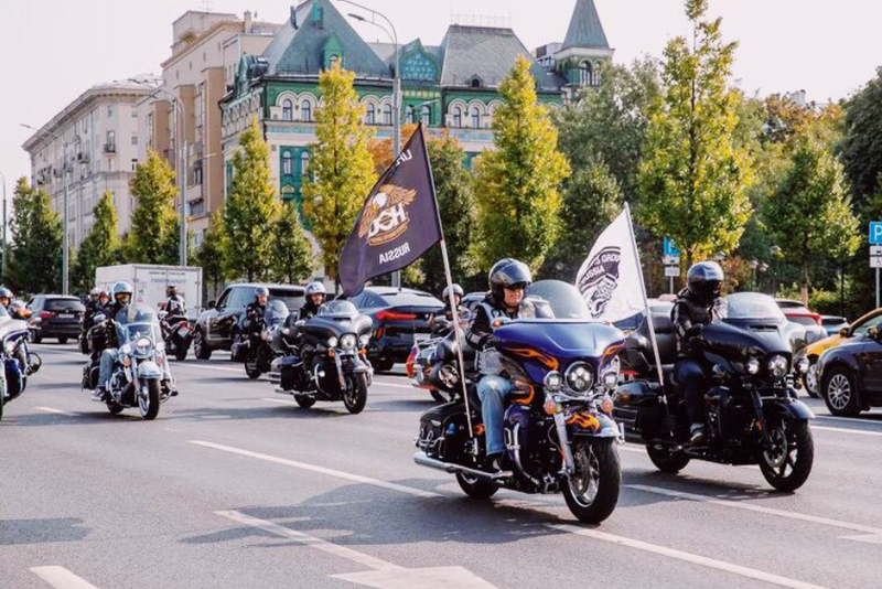 Около 2500 мотоциклистов в Москве приняли участие в закрытии мотосезона