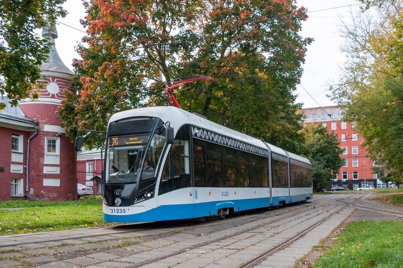 Трамваи задерживаются на Варшавском шоссе по техническим причинам
