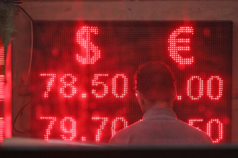 Курсы доллара и евро снизились на Московской бирже