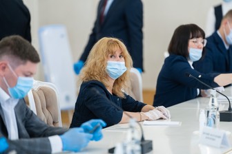 Регулярные педсоветы в онлайн-формате начали проводить в Москве