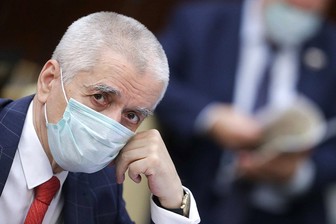 Онищенко оценил идею включить пункт о вакцинации в трудовой договор