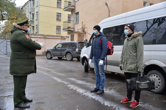 Россиянкам предложили в честь 8 Марта сдать бывших возлюбленных в армию
