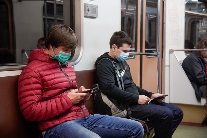 Контроль за ношением масок в транспорте усилят в Москве на предстоящей неделе